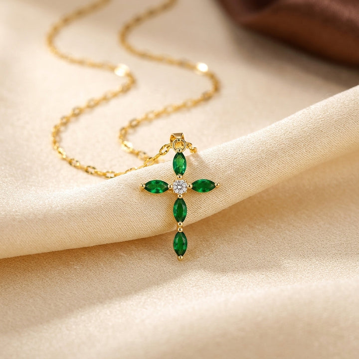 Gouden ketting met kruis en marquise smaragd
