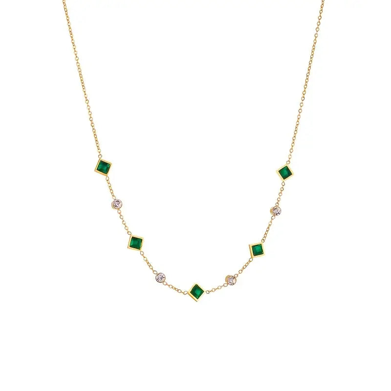 Gouden ketting met geometrische smaragden