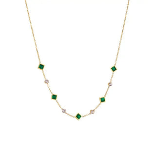 Gouden ketting met geometrische smaragden