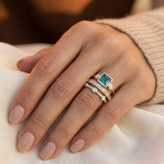 Gouden set geometrische ringen