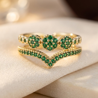 Gouden ring met smaragden in cluster