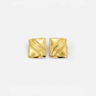 Zeitlose Goldwürfel-Statement-Ohrringe
