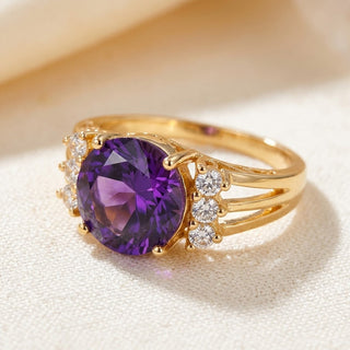 Gouden ring met gespleten band en amethist
