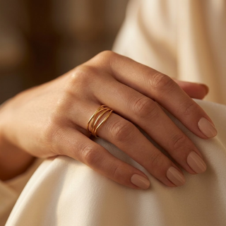 Fijne gouden ring, gewikkeld