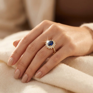 Gouden ring met saffier en stralenkrans