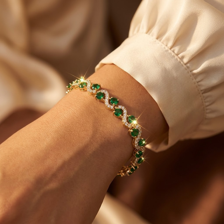 Gouden armband met smaragd en stralenkrans