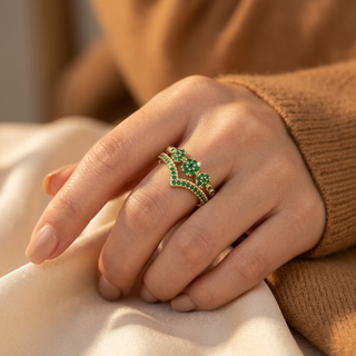 Gouden ring met smaragden in cluster