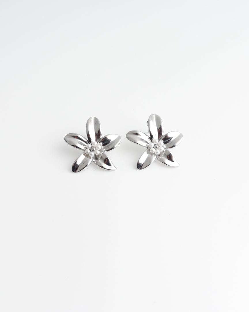 Tonige Perlenblumen-Ohrstecker