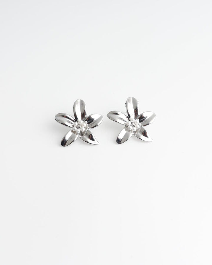 Tonige Perlenblumen-Ohrstecker