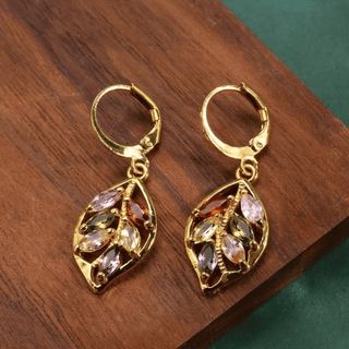Bunte Vintage-Ohrringe mit Goldblatt