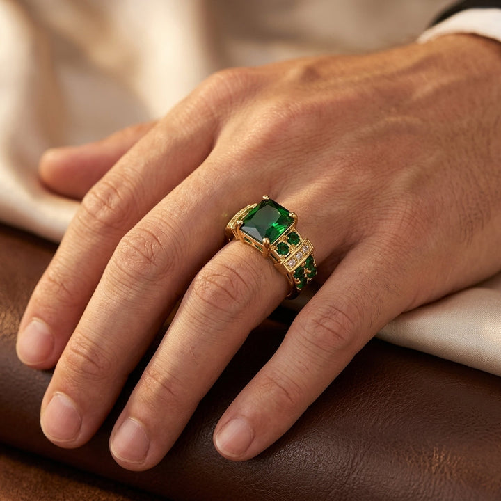 Gouden geometrische ring met smaragd