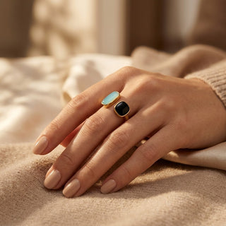 Gouden open ring met twee stenen