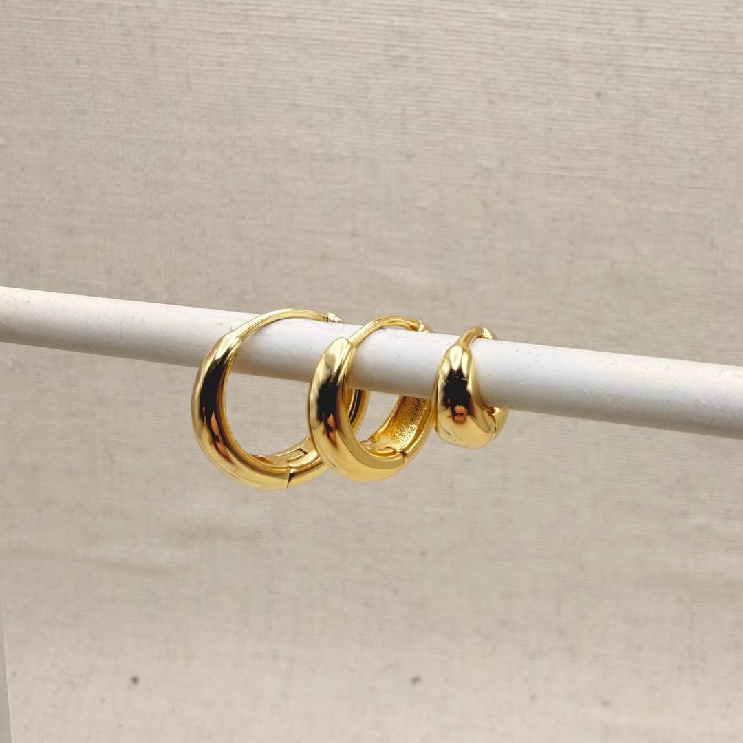 Set mit 5 Paar dicken Gold- oder Silberohrringen