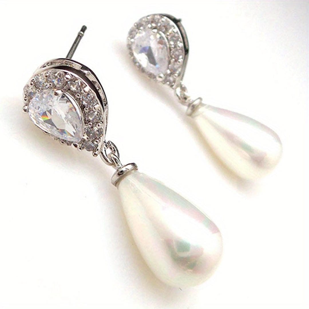 Tropfenförmige Perlen-Ohrringe