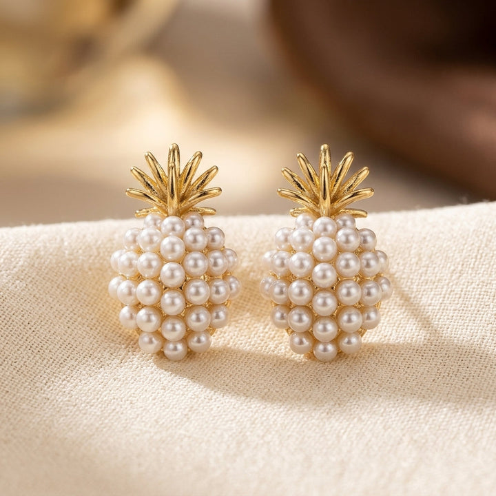 Gouden oorbellen met parels in cluster