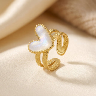 Gouden ring met hartmotief