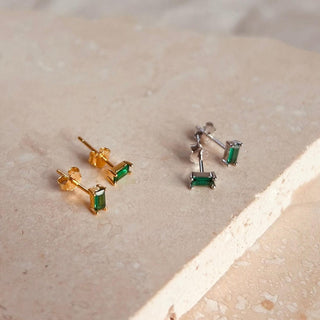 Ohrstecker mit grünem Smaragdschliff-Kristall