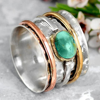 Driekleurige ring met gevatte steen