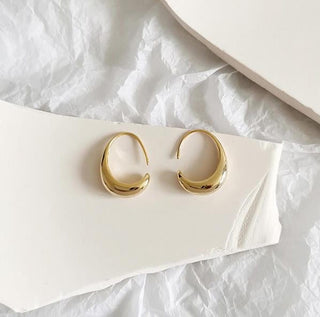 Ovale Creolen aus Gold und Silber