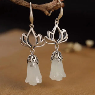 Ohrringe mit weissen Jade-Magnolienblüten