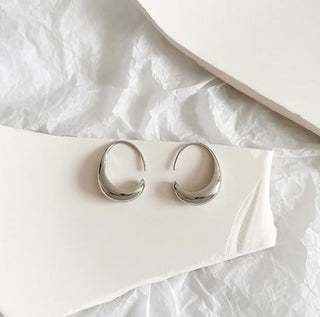 Ovale Creolen aus Gold und Silber