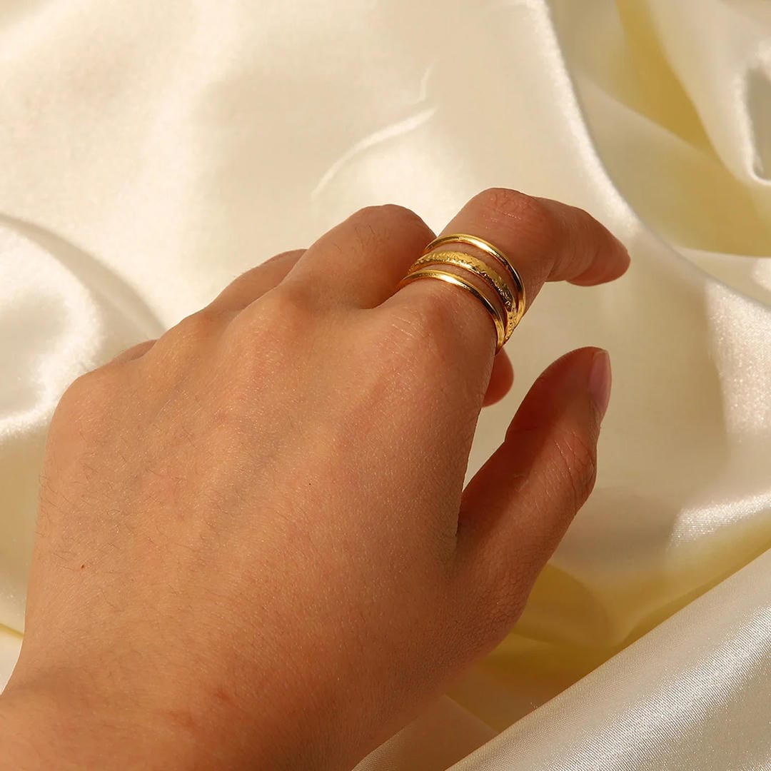 Veliora Radiant 3-lagige Gold-Ohrringe
