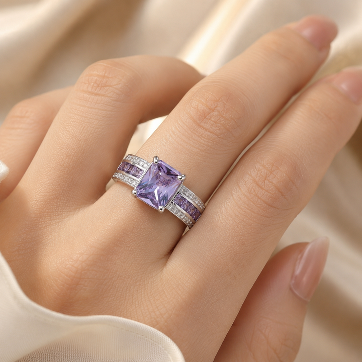 Zilveren ring met ingezette amethist