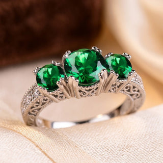 Zilveren ring met drie smaragden