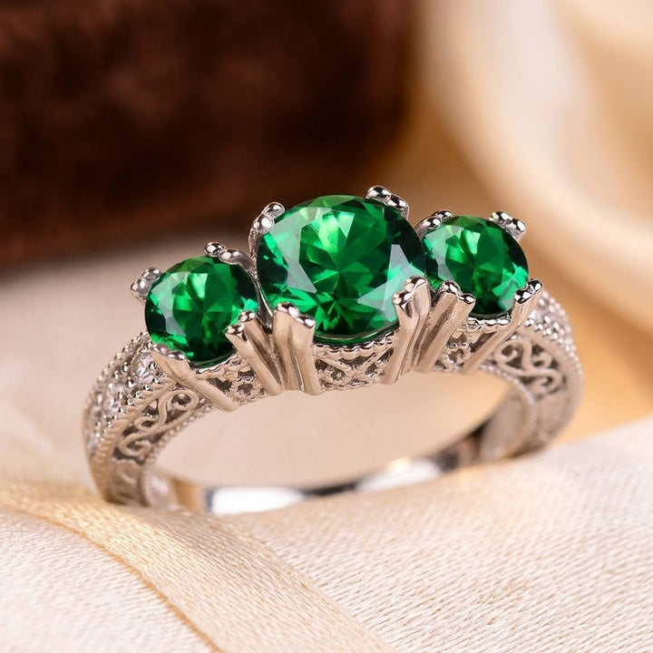Zilveren ring met drie smaragden