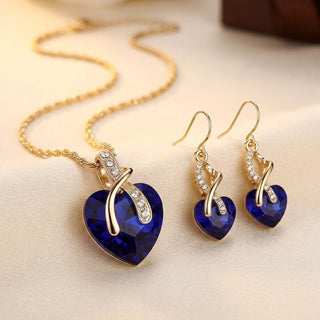 Gouden set met ketting en oorbellen met saffieren hart