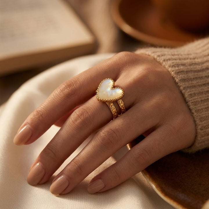 Gouden ring met hartmotief