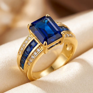 Gouden ring met vierkant geslepen saffier