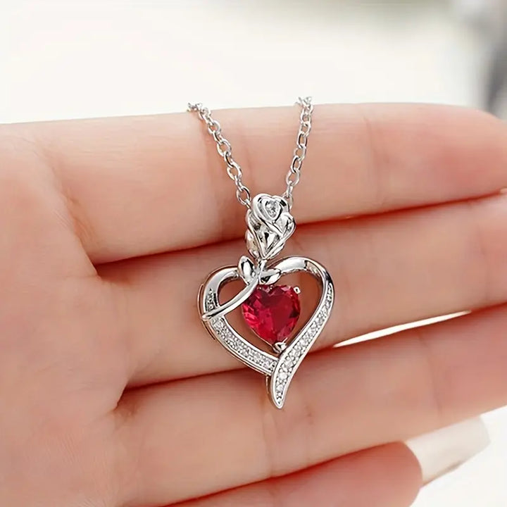 Zilveren ketting met robijnen hart als hanger