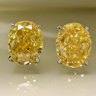 Zeitlose Ohrringe aus Weissgold mit Zirkonia