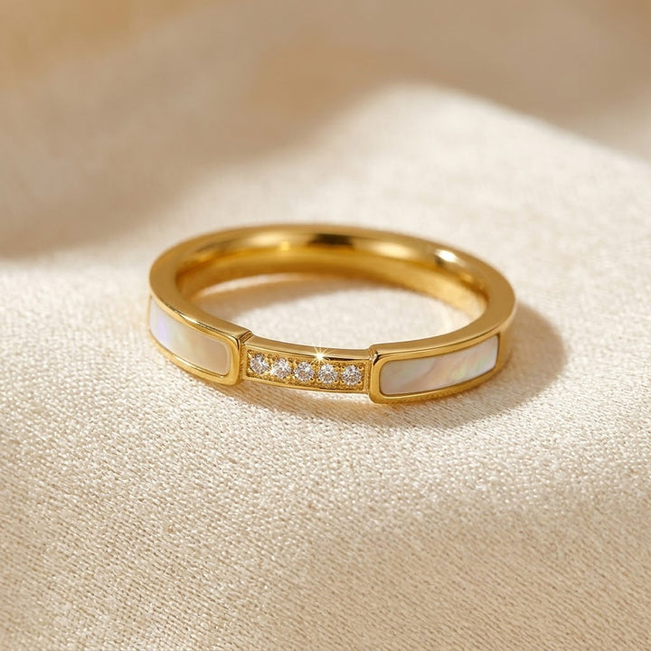 Gouden ring met inleg