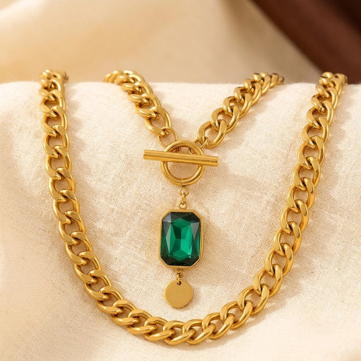 Gouden ketting met smaragd