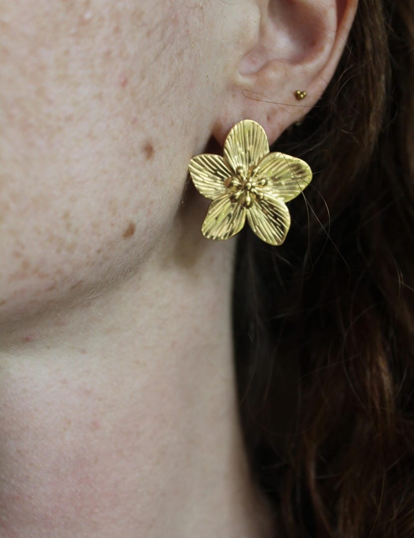 Florale Statement-Ohrringe in Gold oder Silber