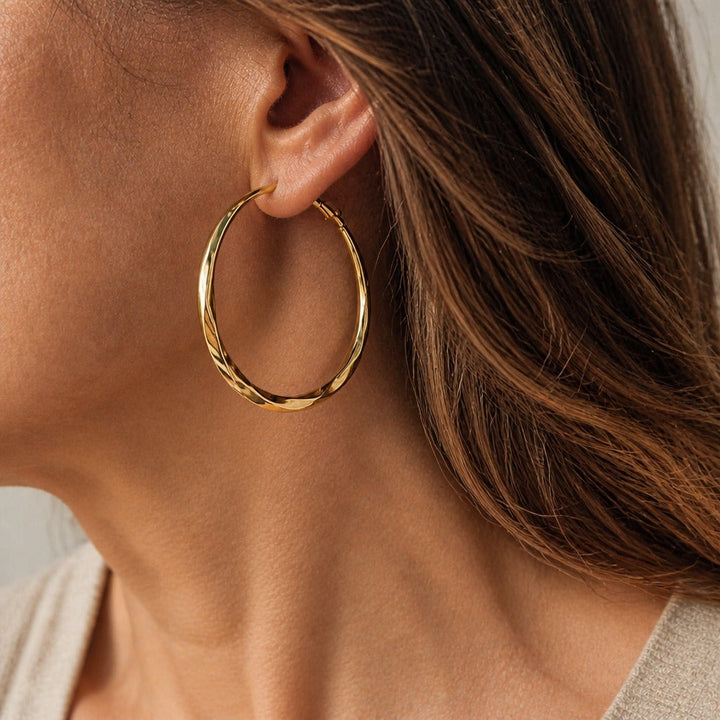 Zeitgenössische Gold-Hoop-Ohrringe