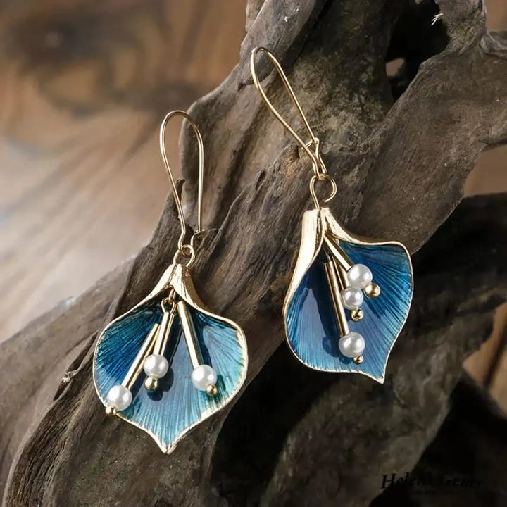 Goldene blaue Lilien-Ohrringe mit Perlen
